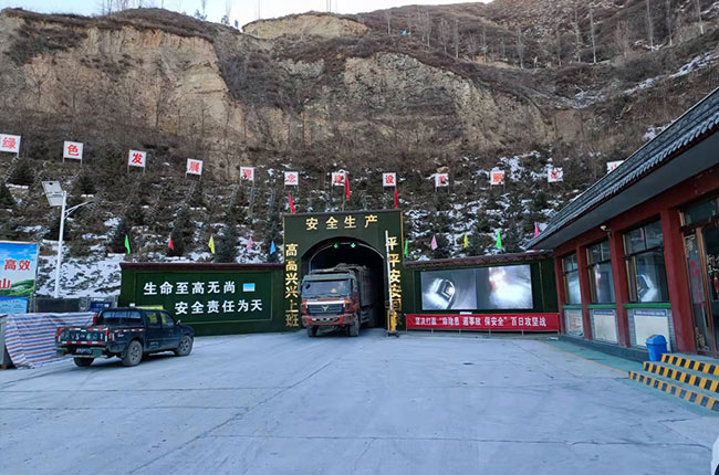 中譽鼎力DLHGC臥式旋回破碎機進駐地下鐵礦項目 中譽鼎力DLHGC臥式旋回破碎機進駐地下鐵礦項目