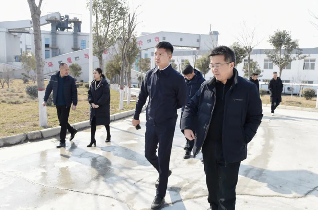 考察衛輝市藍天環保材料有限公司多位一體建材項目