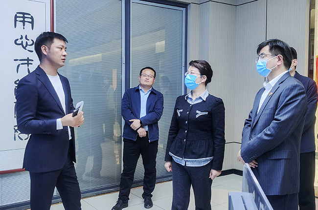 實(shí)地調(diào)研中譽(yù)鼎力綠色建材工業(yè)互聯(lián)網(wǎng)大數(shù)據(jù)中心