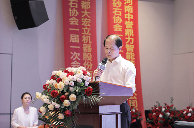 王總發表賀詞.jpg 王總發表賀詞.jpg