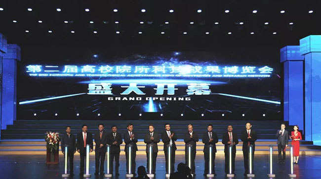 中共新鄉(xiāng)市委書記張偉致辭