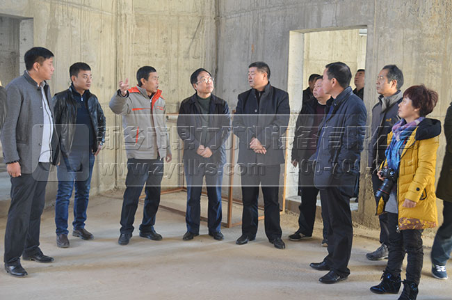 春江水泥負(fù)責(zé)人講解生產(chǎn)線工藝配置