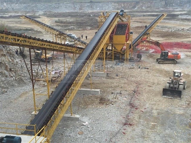 破碎機(jī)生產(chǎn)現(xiàn)場(chǎng)