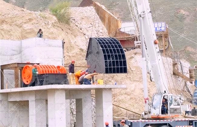 錘式破碎機上機殼安裝