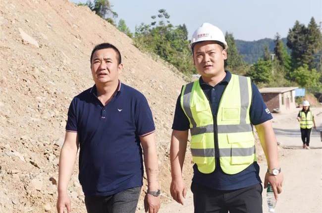 石料廠負責人何總