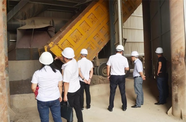 參觀石料生產線的給料平臺