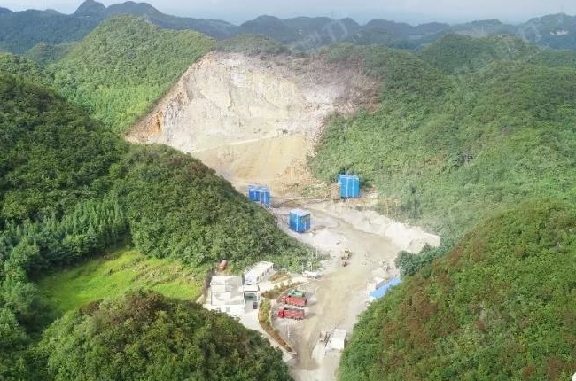 采礦區及生產現場遠景圖