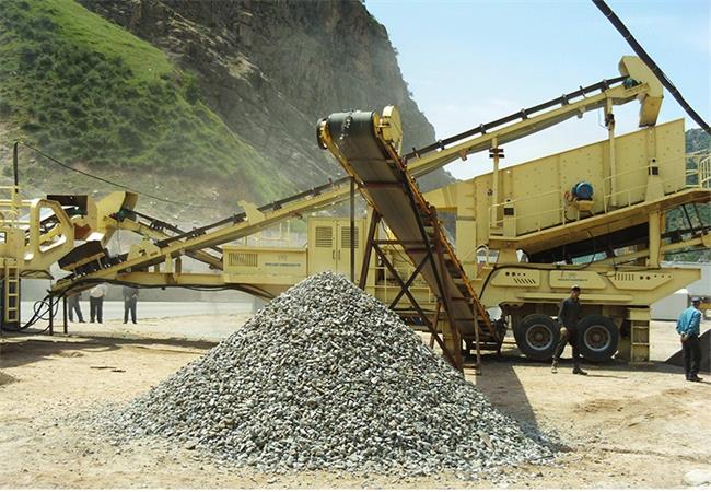 移動(dòng)碎石機(jī)現(xiàn)場