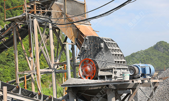 錘式打石頭機作業(yè)環(huán)境