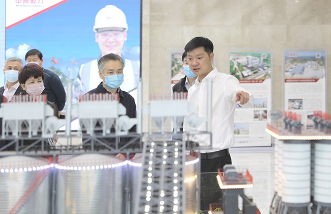 張治民董事長介紹中譽鼎力多位一體循環建材產業園