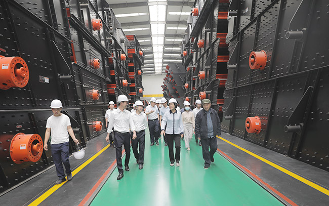 河南省人才工作任務督查調研組參觀中譽鼎力智能化一體生產車間